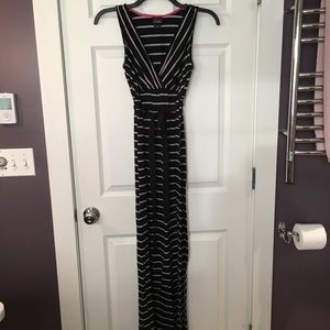 EUC striped nursing friendly maternity dress